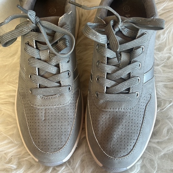 Walkx Women’s Gray/Silver Glitter Lace up Sneakers Size EU 37 - Picture 4 of 13